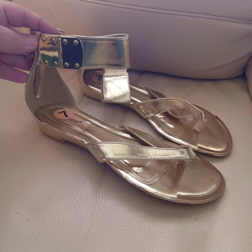 Bamboo Womens Gold LOTTIE Gladiator Sandals Sz 7